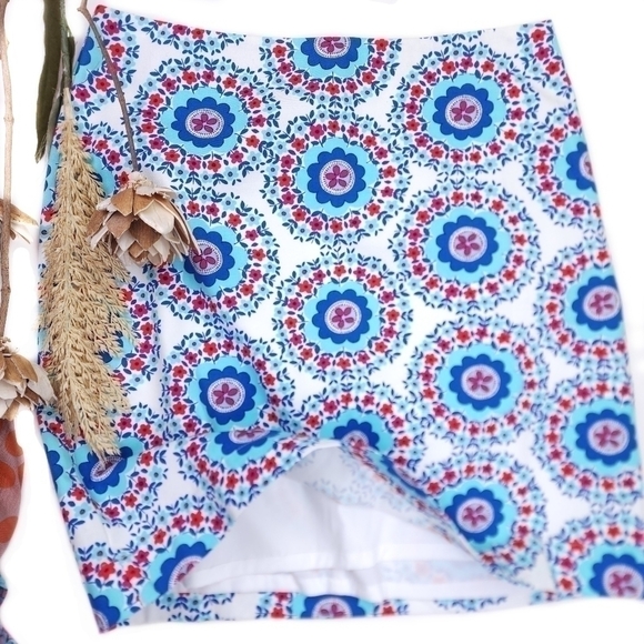 New Talbots Sz 4 Blue White Red Pixie Floral Skirt Size 4 - Picture 1 of 7